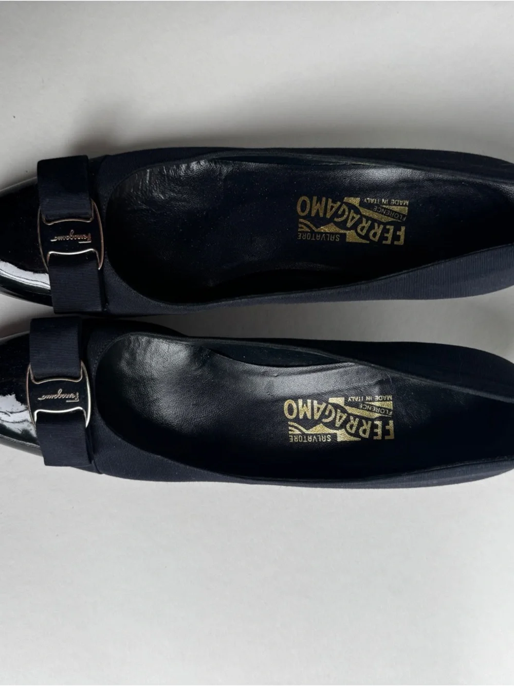 Salvatore Ferragamo Vara Navy Grosgrain Bow Pumps Kitten Heel 10 3A Italy - Picture 4 of 10
